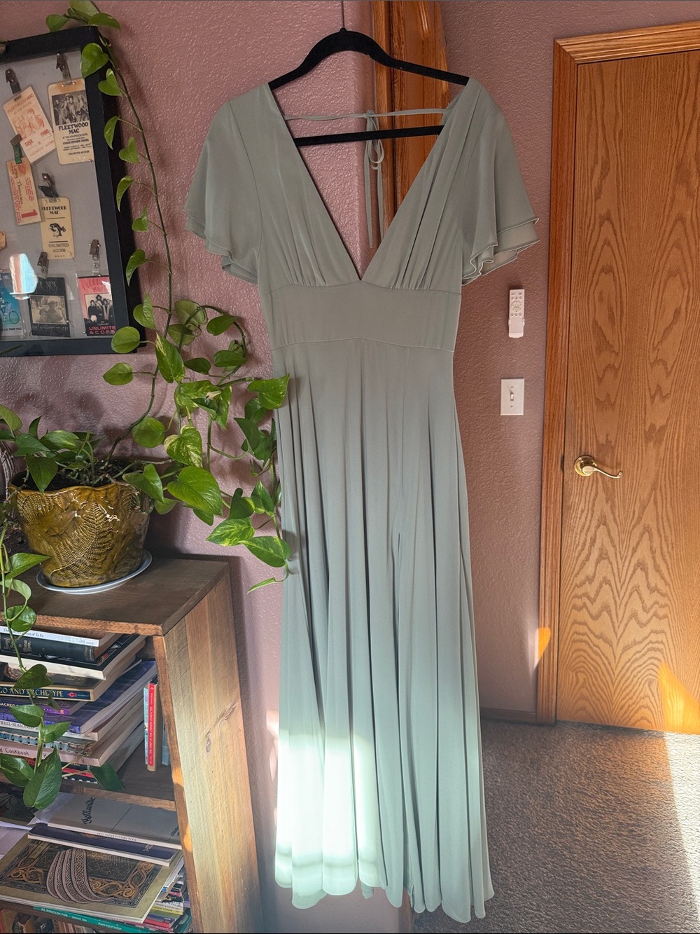 Elegant Sage Green V-Neck Maxi Dress